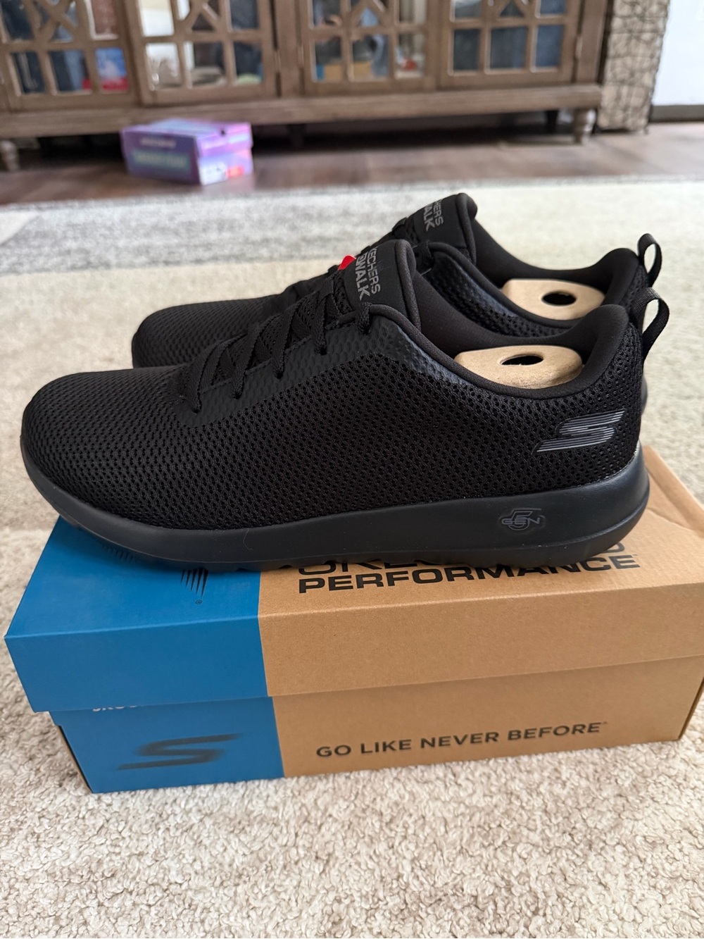 NWT Skechers Go Walk Max Effort Wide Fit Sneakers Black Men’s Size 13